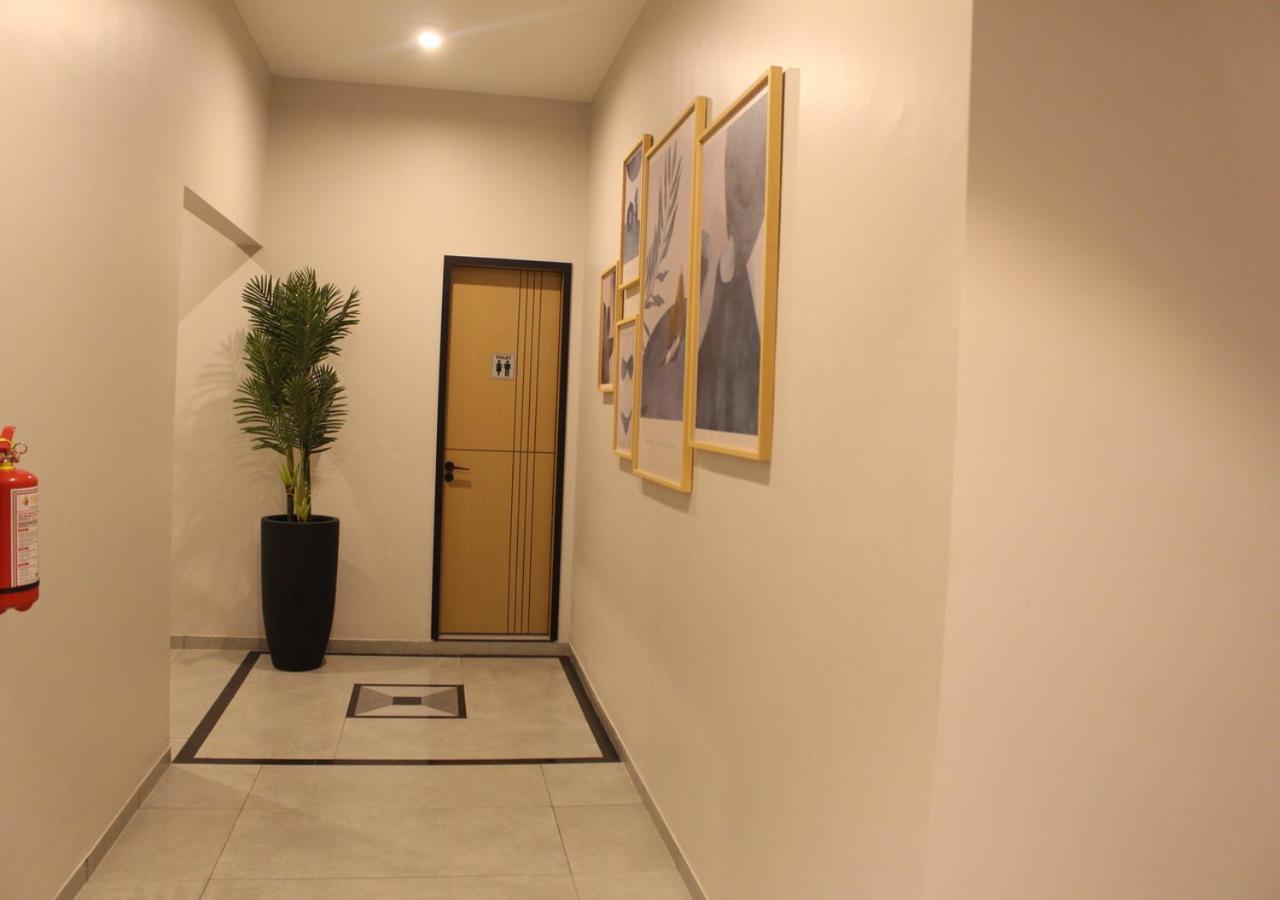 Ixoras Hotel Lemba Киншаса Экстерьер фото