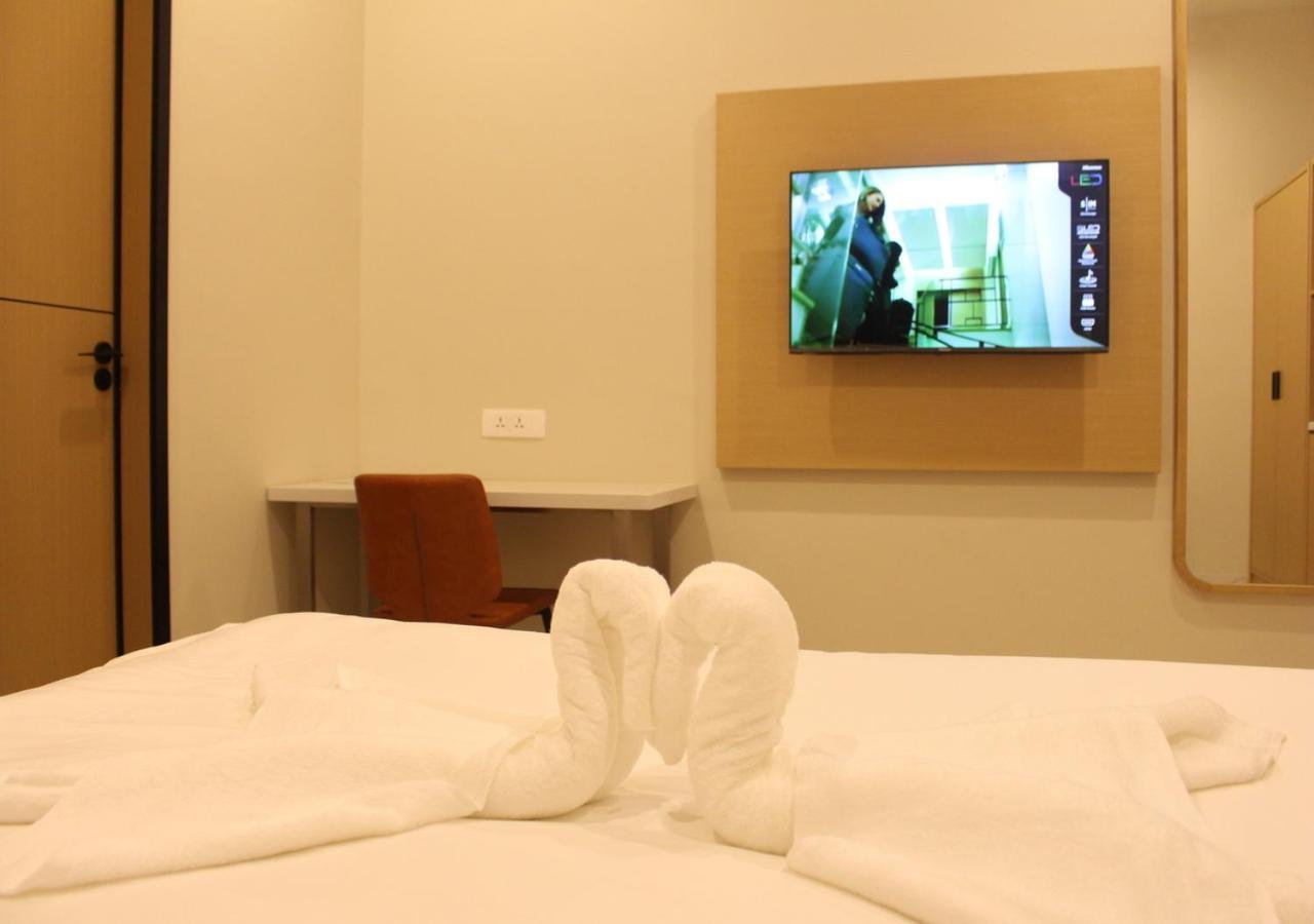 Ixoras Hotel Lemba Киншаса Экстерьер фото