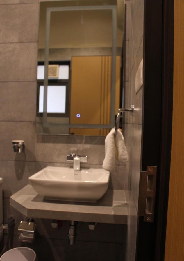 Ixoras Hotel Lemba Киншаса Экстерьер фото