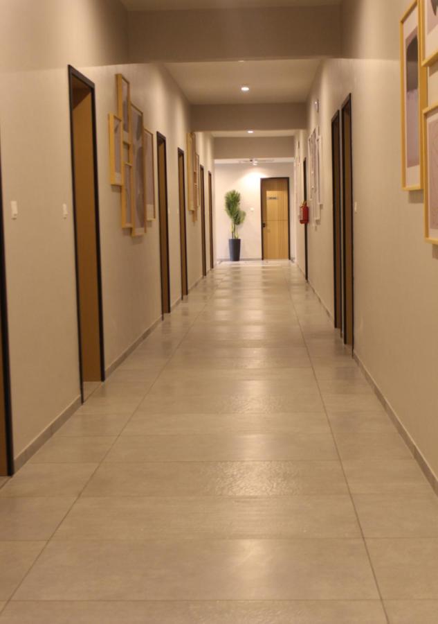 Ixoras Hotel Lemba Киншаса Экстерьер фото