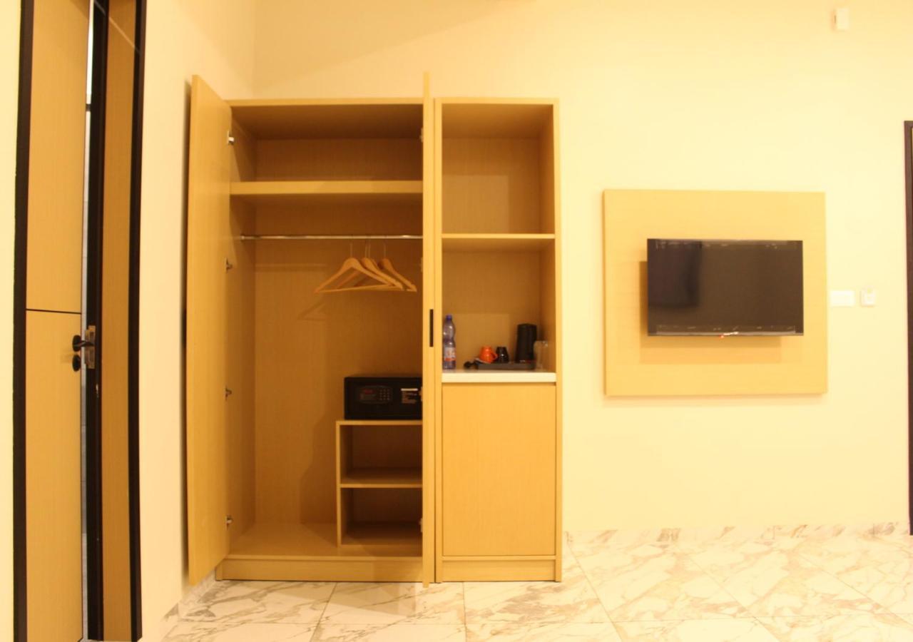 Ixoras Hotel Lemba Киншаса Экстерьер фото