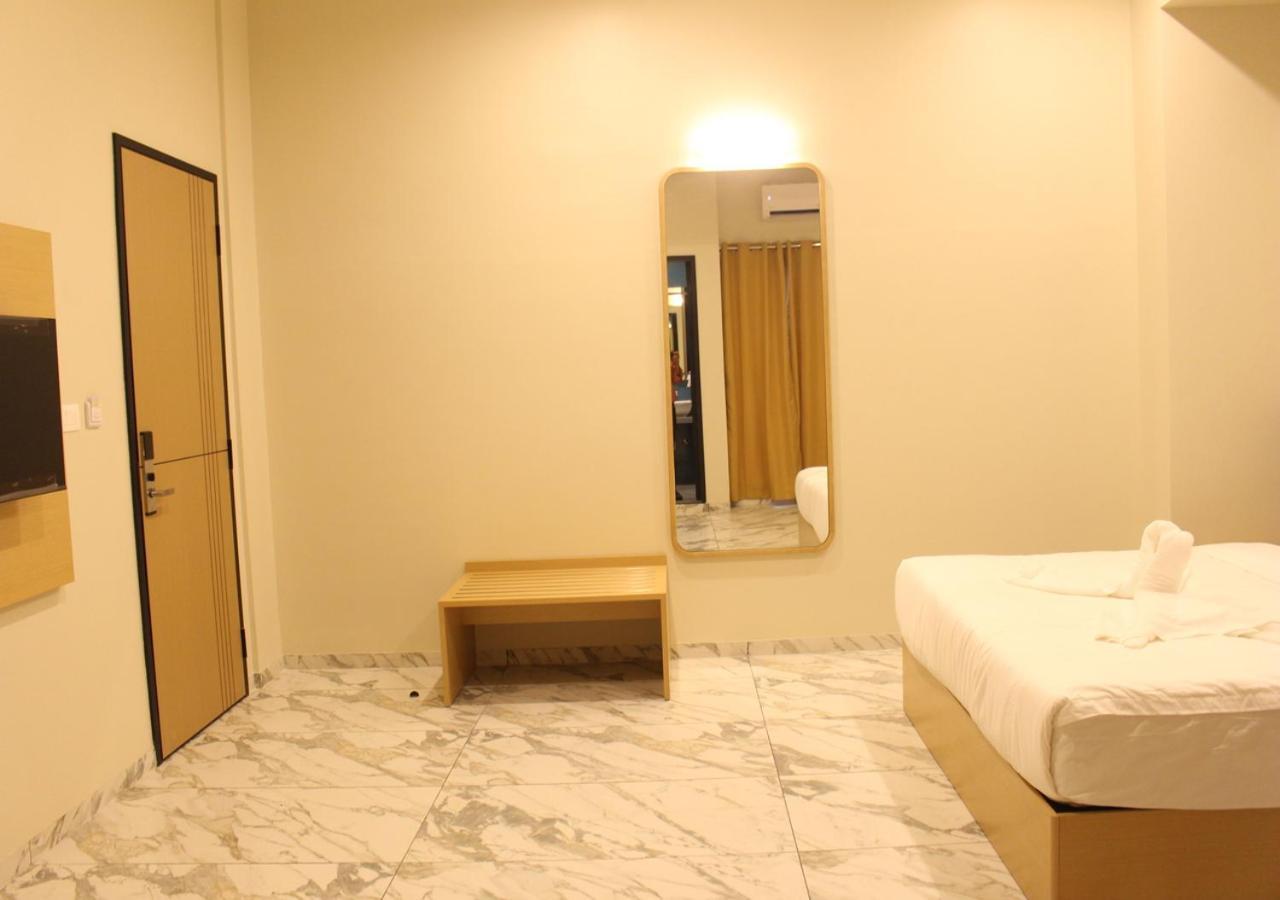 Ixoras Hotel Lemba Киншаса Экстерьер фото
