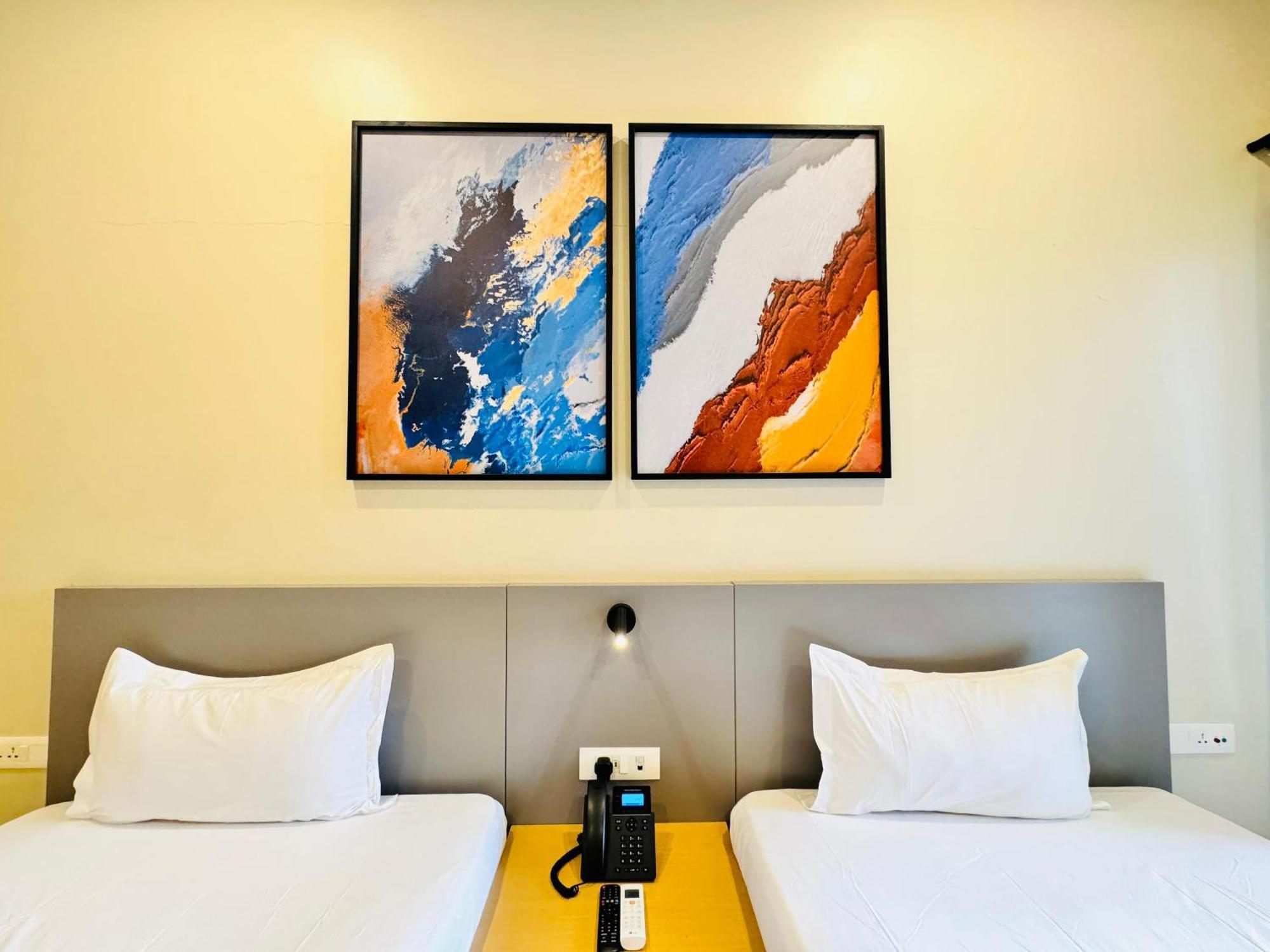 Ixoras Hotel Lemba Киншаса Экстерьер фото